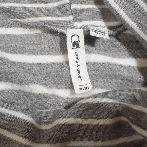 Cable & Gauge Women's Top Sweater Gray White Cowl Neck Size XL - Picture 4 of 5